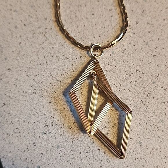 Elegant 14 K Gold Plated Geometric Pendant Necklace - Picture 4 of 5